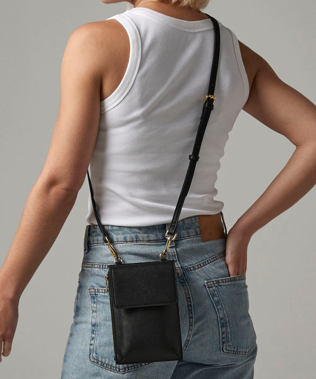 Bagbase Boutique phone carry case, lifestyle photo