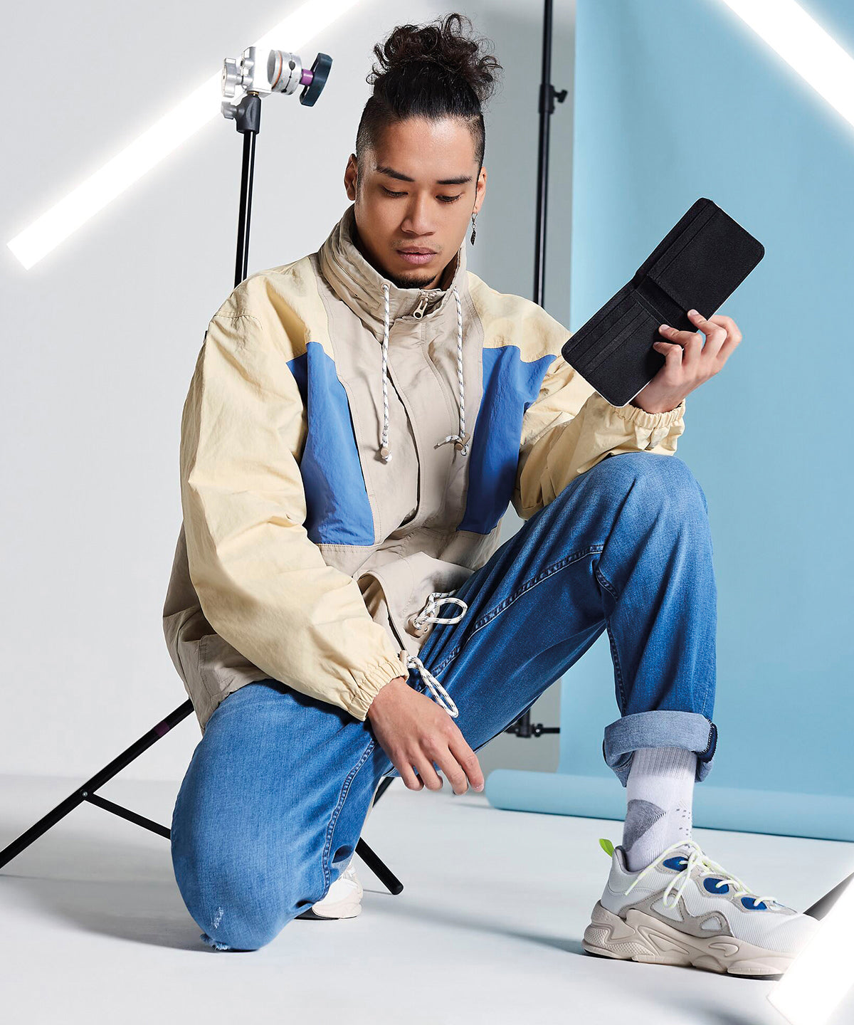 Bagbase Sublimation wallet in Black, lifestyle photo
