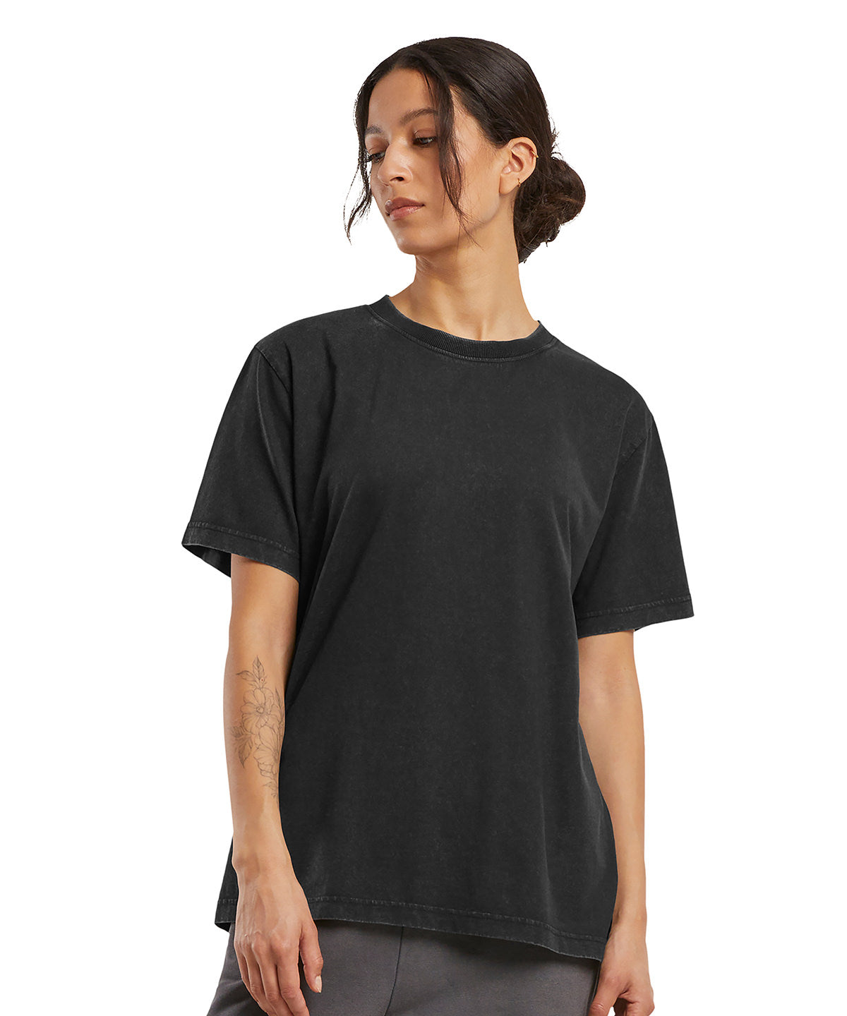 Build Your Brand Women’s vintage everyday tee, lifestyle photo