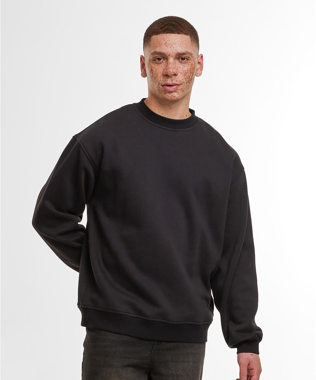 Build Your Brand Loose-fit sweatshirt, lifestyle photo