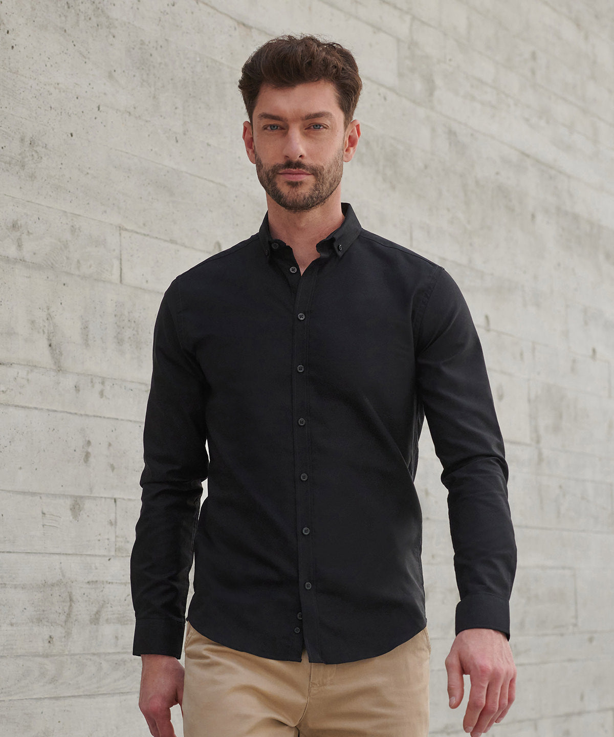Henbury Modern long sleeve Oxford shirt, lifestyle photo