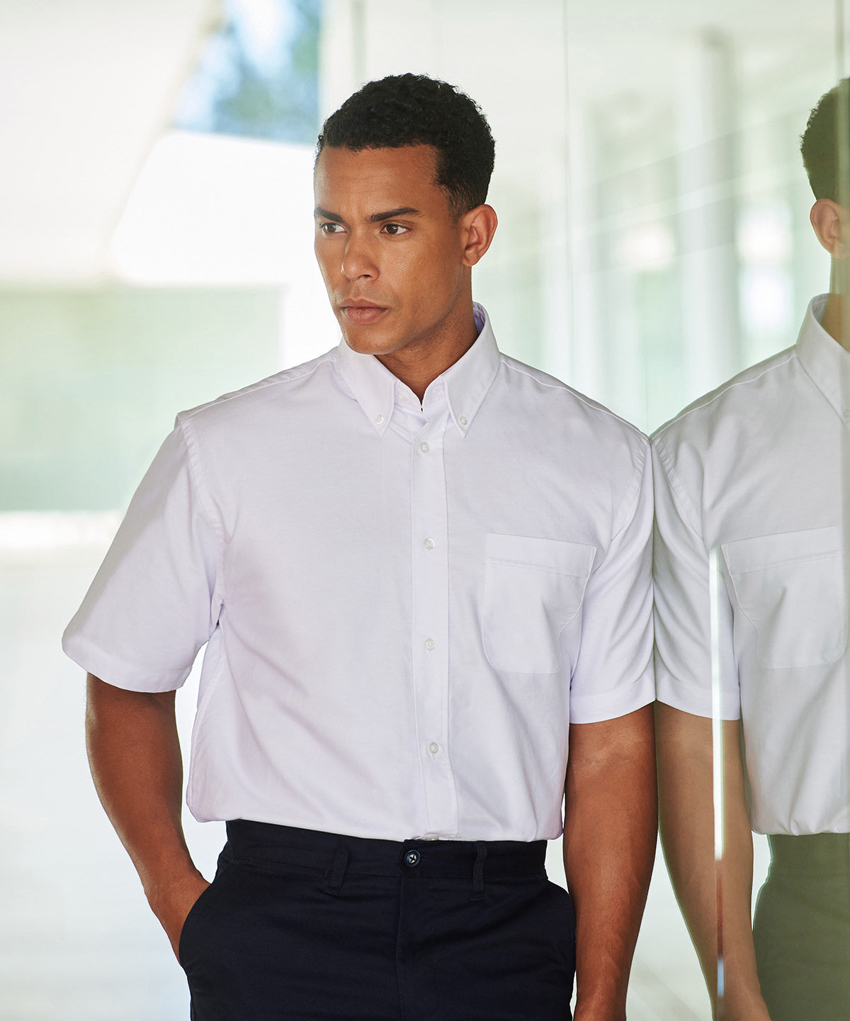 Henbury Short sleeve classic Oxford shirt, lifestyle photo