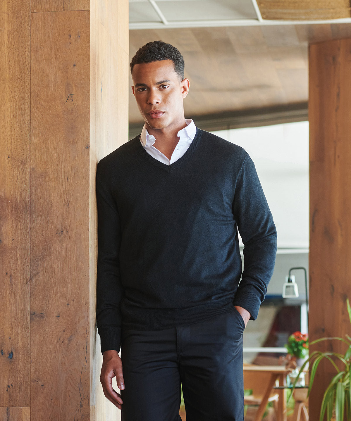 Henbury Cashmere touch acrylic v-neck jumper, lifestyle photo