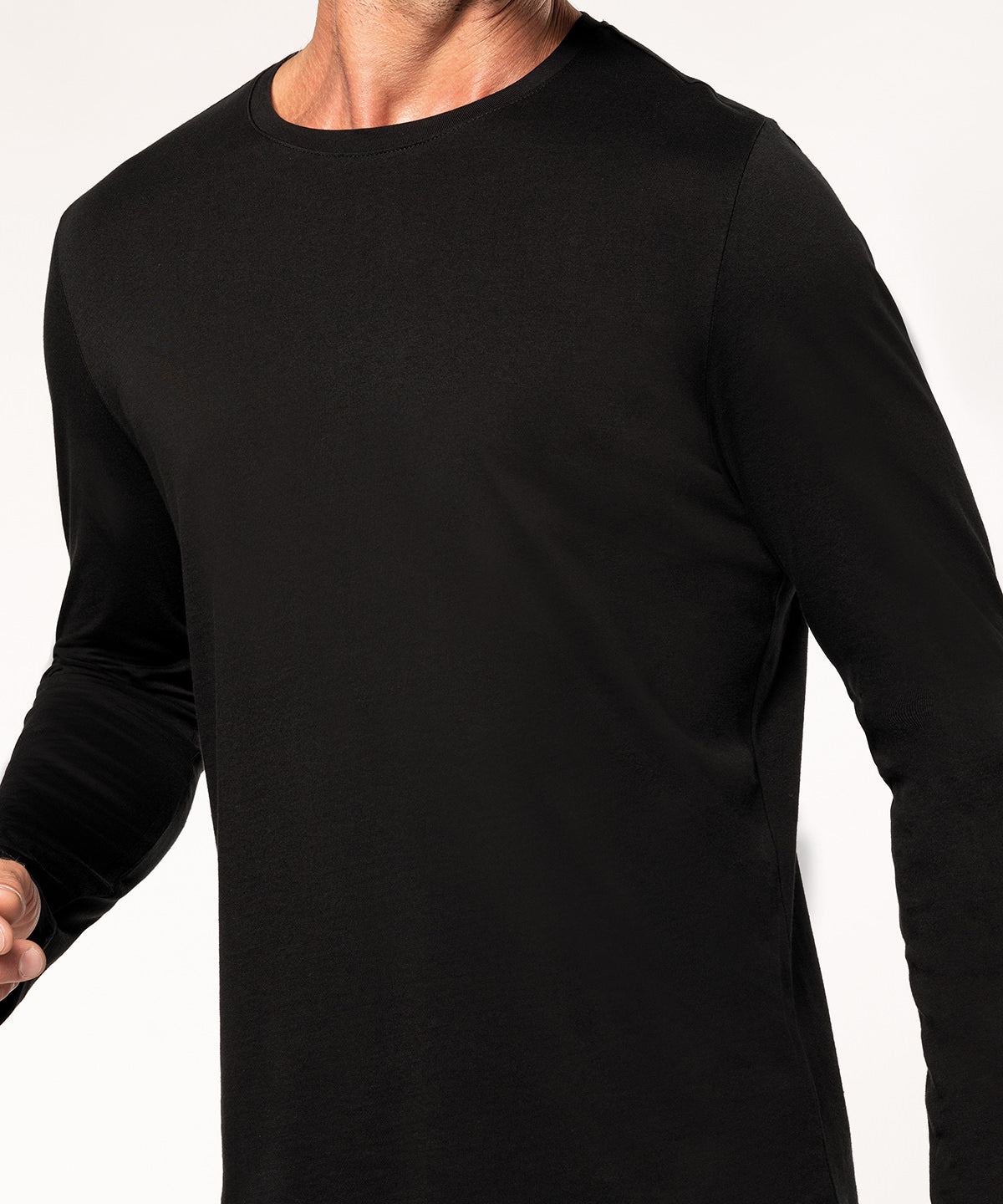 Kariban Men's long-sleeved crew neck T-shirt, lifestyle photo