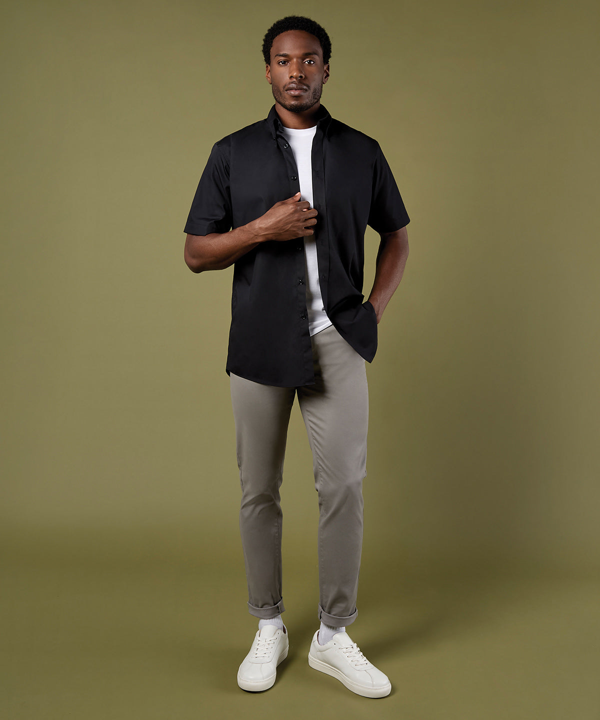 Kustom Kit Workforce shirt short-sleeved (classic fit), lifestyle photo