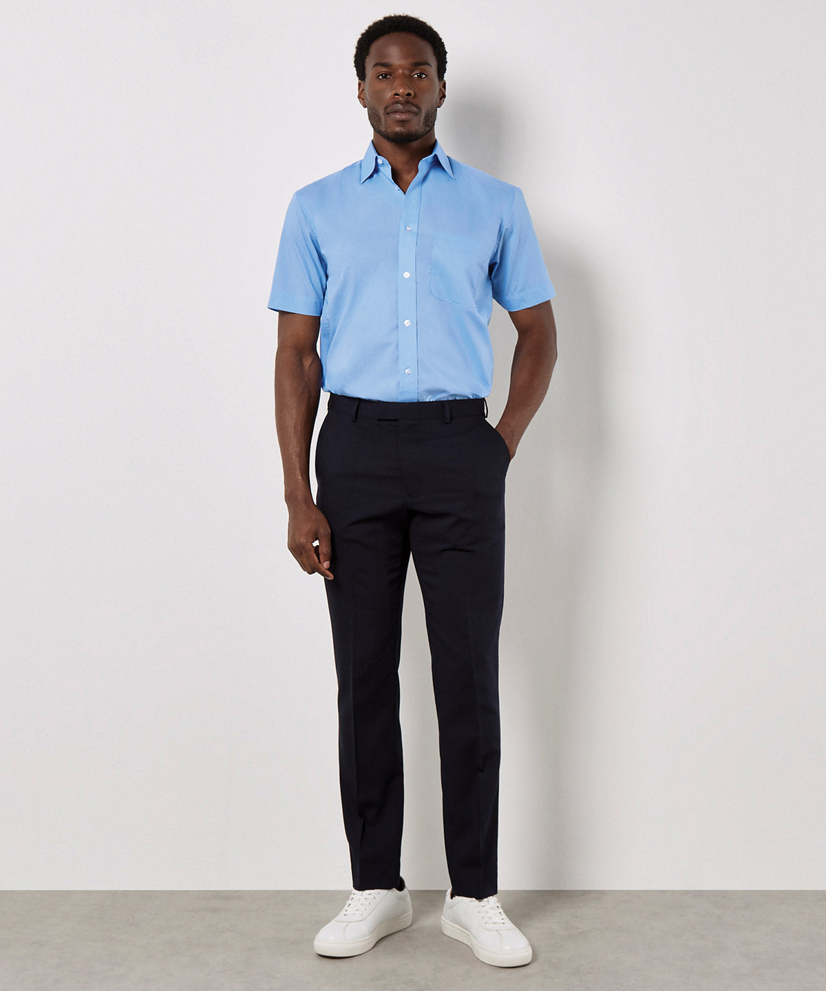Kustom Kit Business shirt short-sleeved (classic fit), lifestyle photo