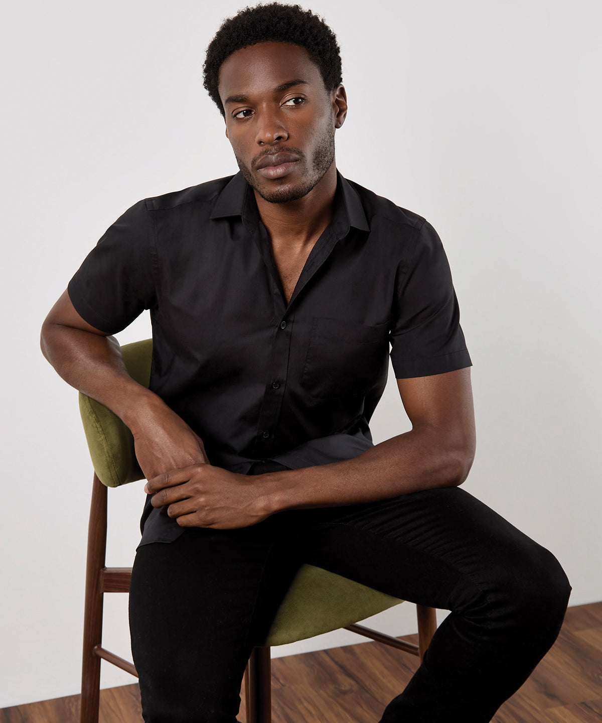 Kustom Kit Poplin shirt short-sleeved (tailored fit), lifestyle photo
