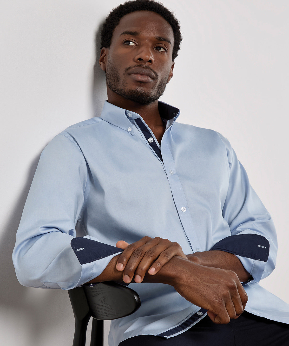Kustom Kit Contrast premium Oxford shirt (button-down collar) long-sleeved (tailored fit), lifestyle photo