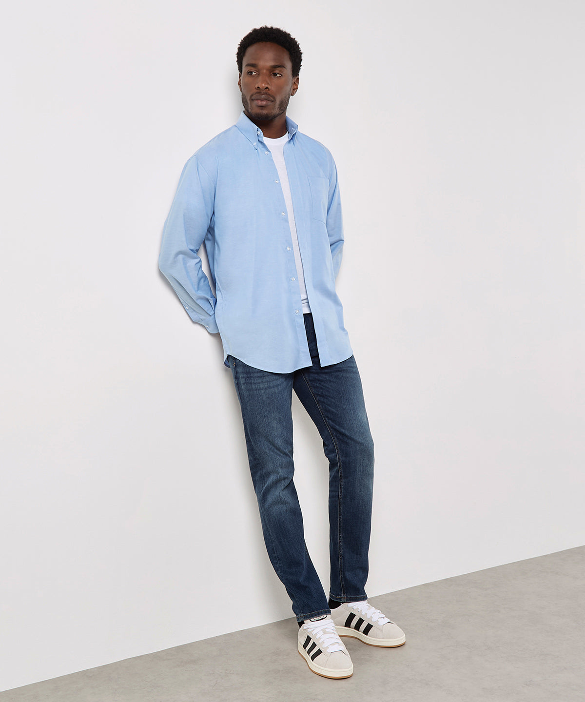 Kustom Kit Workplace Oxford shirt long-sleeved (classic fit), lifestyle photo