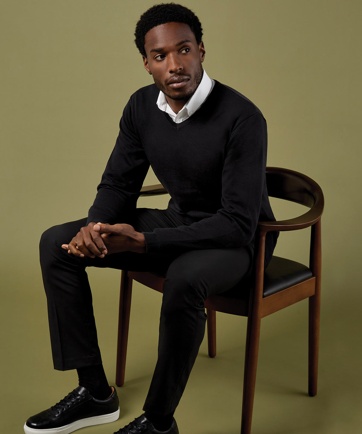 Kustom Kit Arundel v-neck sweater long sleeve (classic fit), lifestyle photo