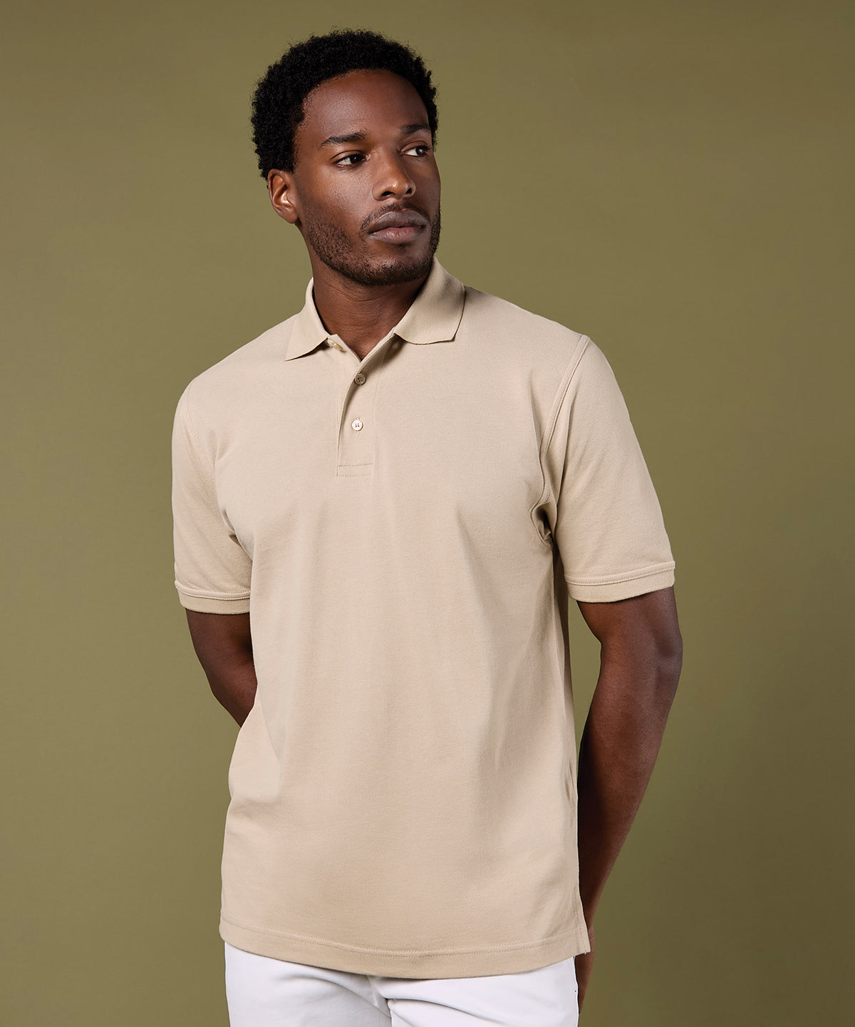 Kustom Kit Classic fit cotton Klassic Superwash 60° polo, lifestyle photo