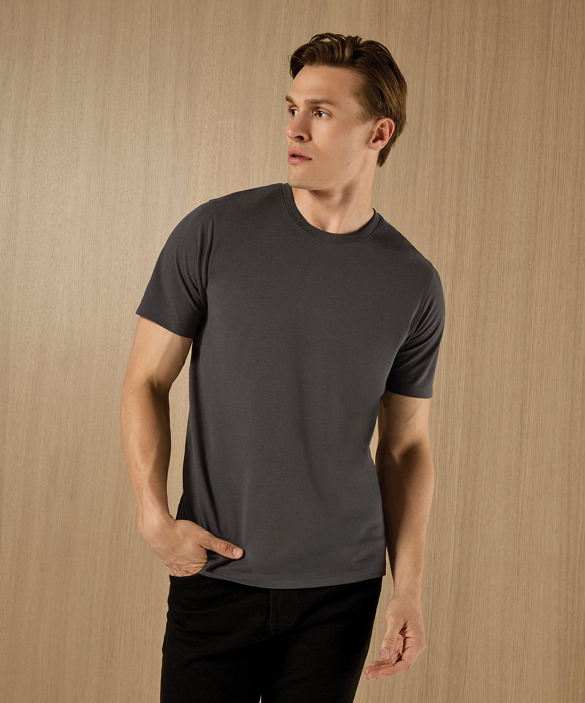 Kustom Kit Superwash 60° piqué tee (regular fit), lifestyle photo