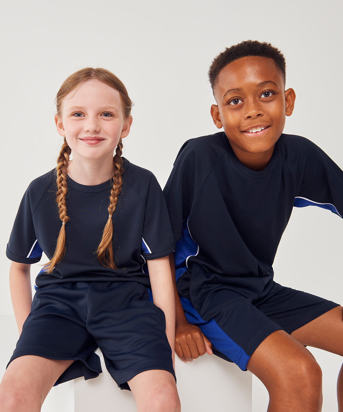Finden & Hales Kids performance panel t-shirt, lifestyle photo