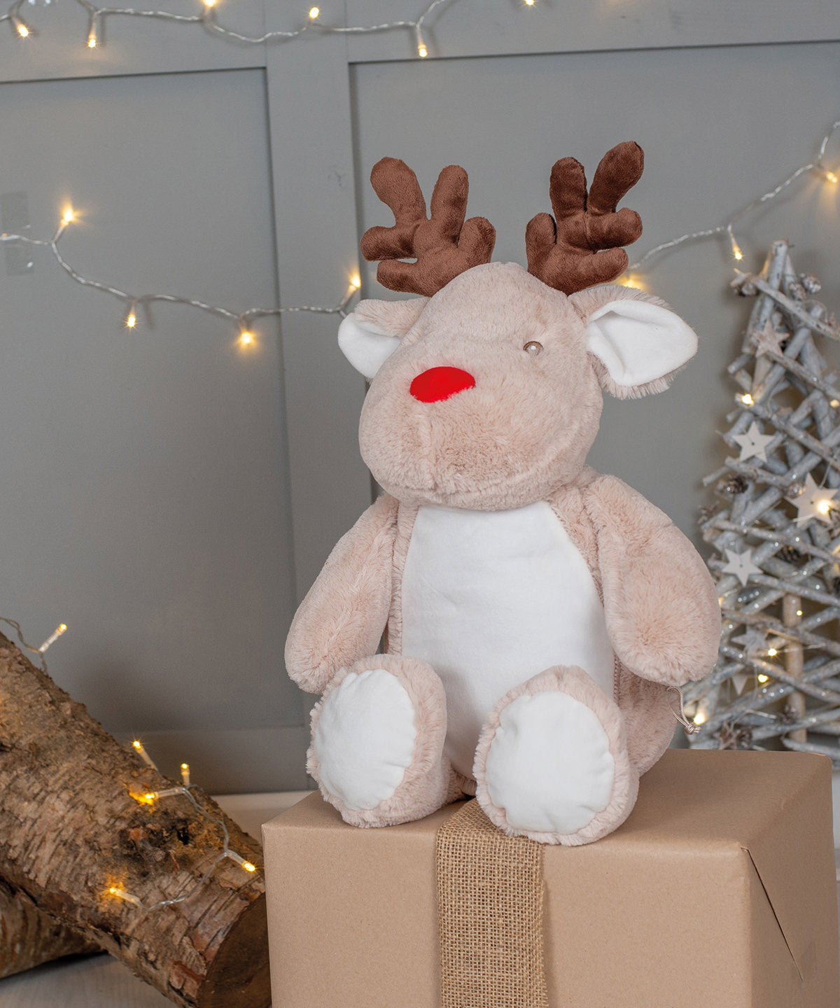 Mumbles Zippie reindeer in Light Brown, lifestyle photo