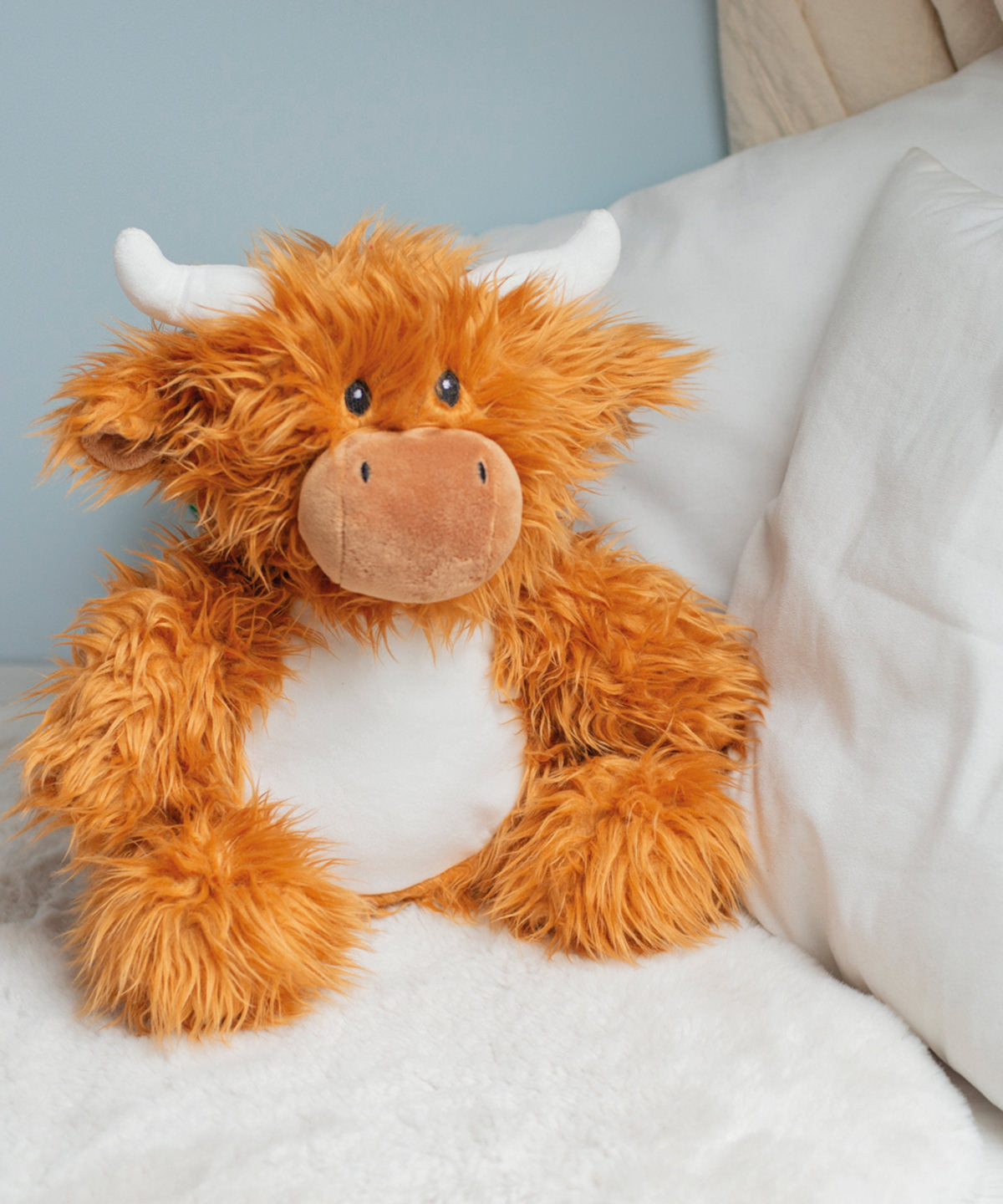 Mumbles Zippie highland cow in Brown, lifestyle photo