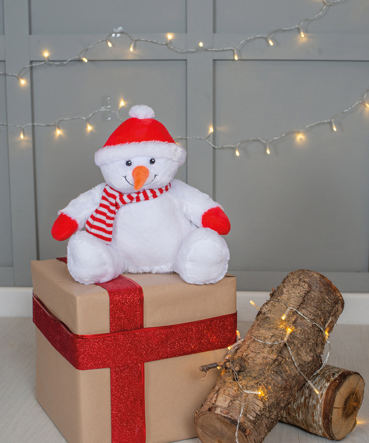 Mumbles Zippie snowman in White, lifestyle photo
