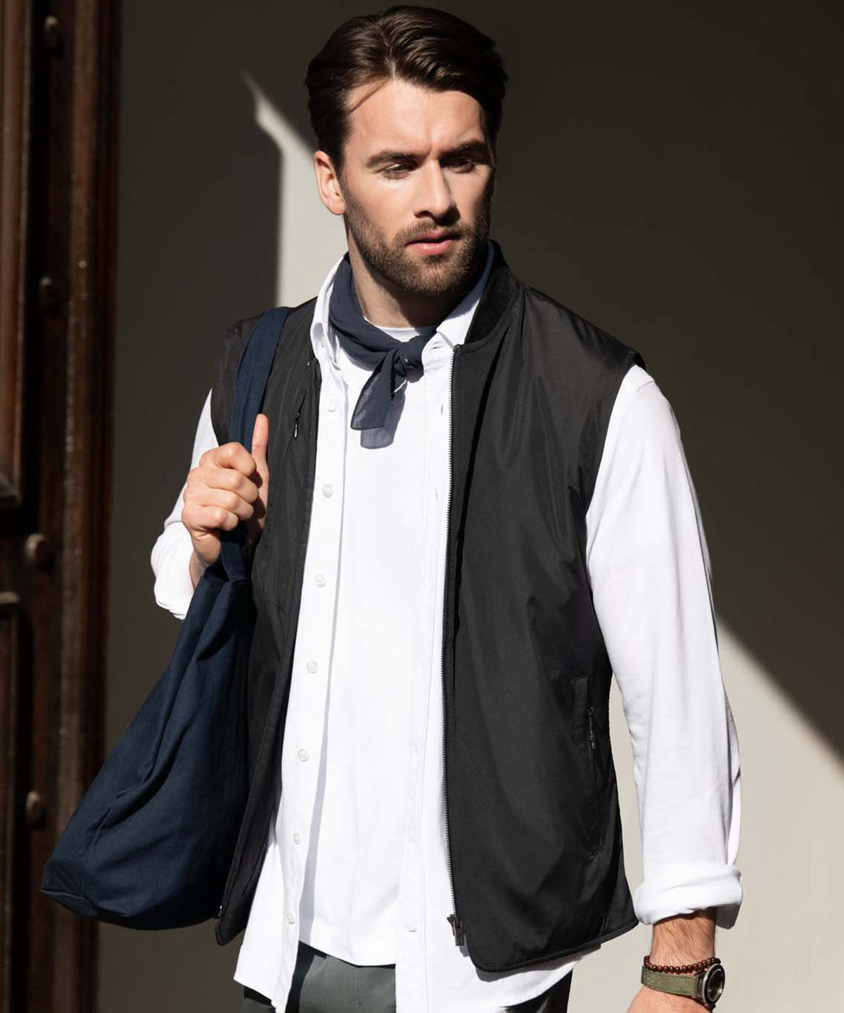 Nimbus Maine – pleasantly padded gilet in Black, lifestyle photo