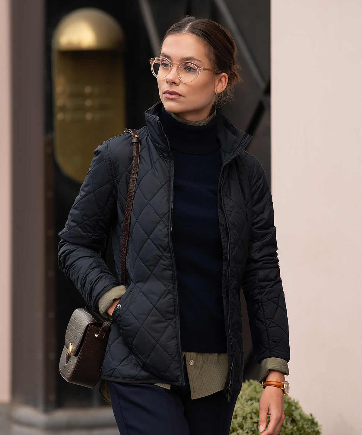 Nimbus Women’s Henderson – stylish diamond quilted jacket in Midnight Blue, lifestyle photo