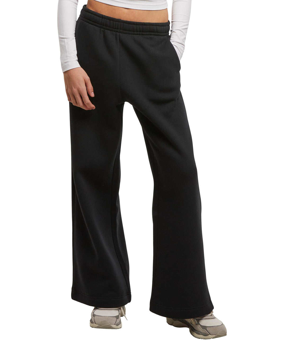 New Morning Studios Women’s wide-leg sweatpants, lifestyle photo