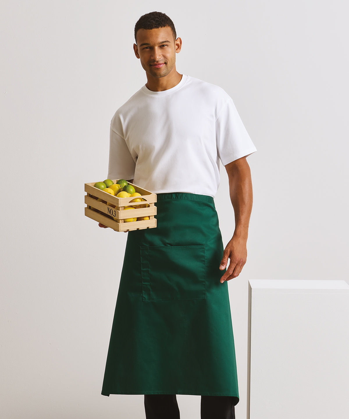 Premier Colours bar apron, lifestyle photo