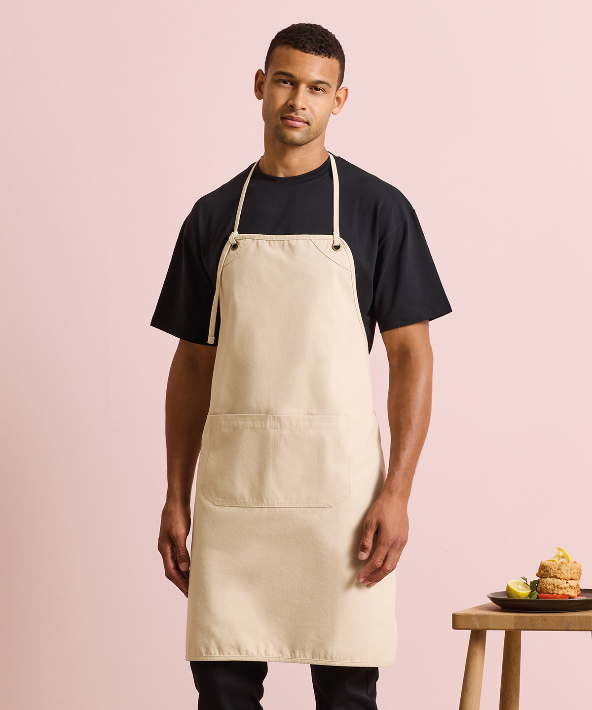 Premier ‘Artisan’s choice’ double-pocket canvas apron, lifestyle photo