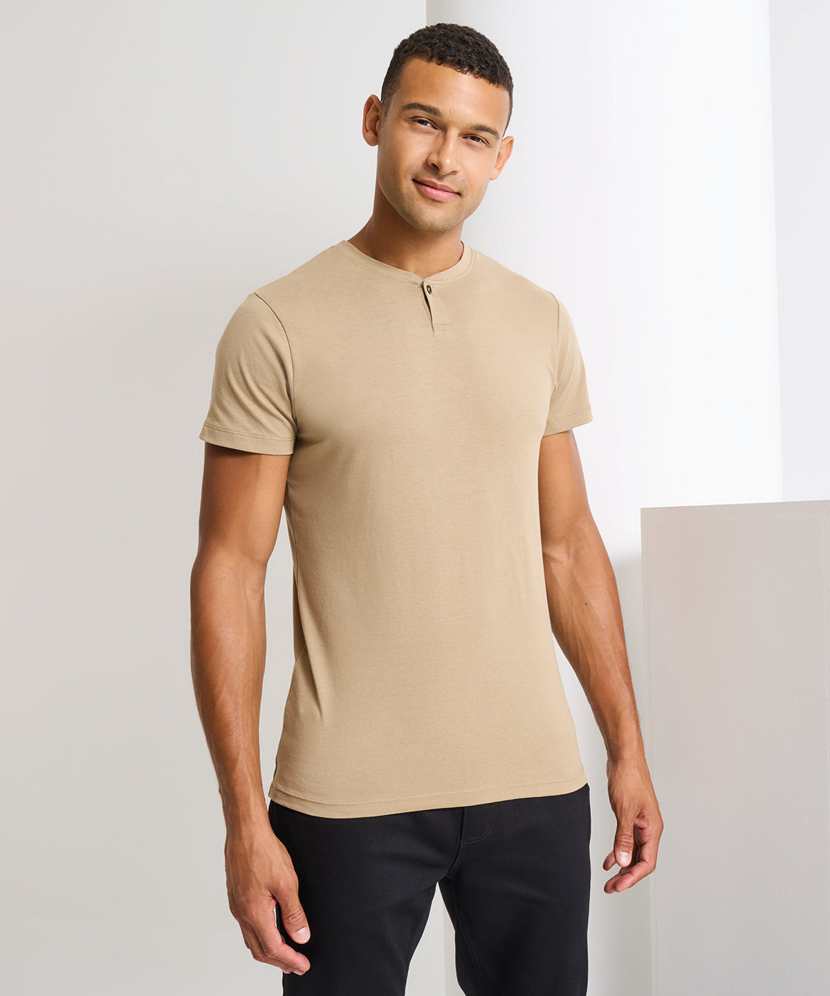 Premier Men’s Cotton Rich ‘Comis’ Tee, lifestyle photo