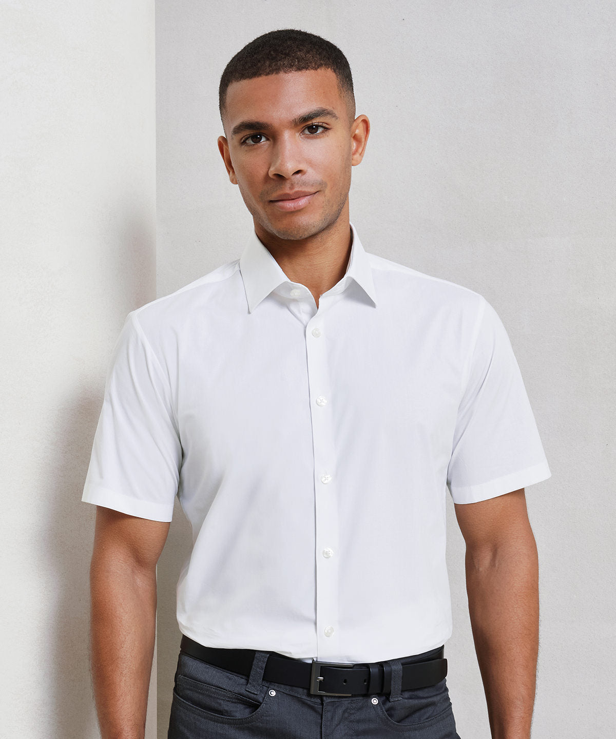 Premier Stretch fit cotton poplin short sleeve shirt, lifestyle photo