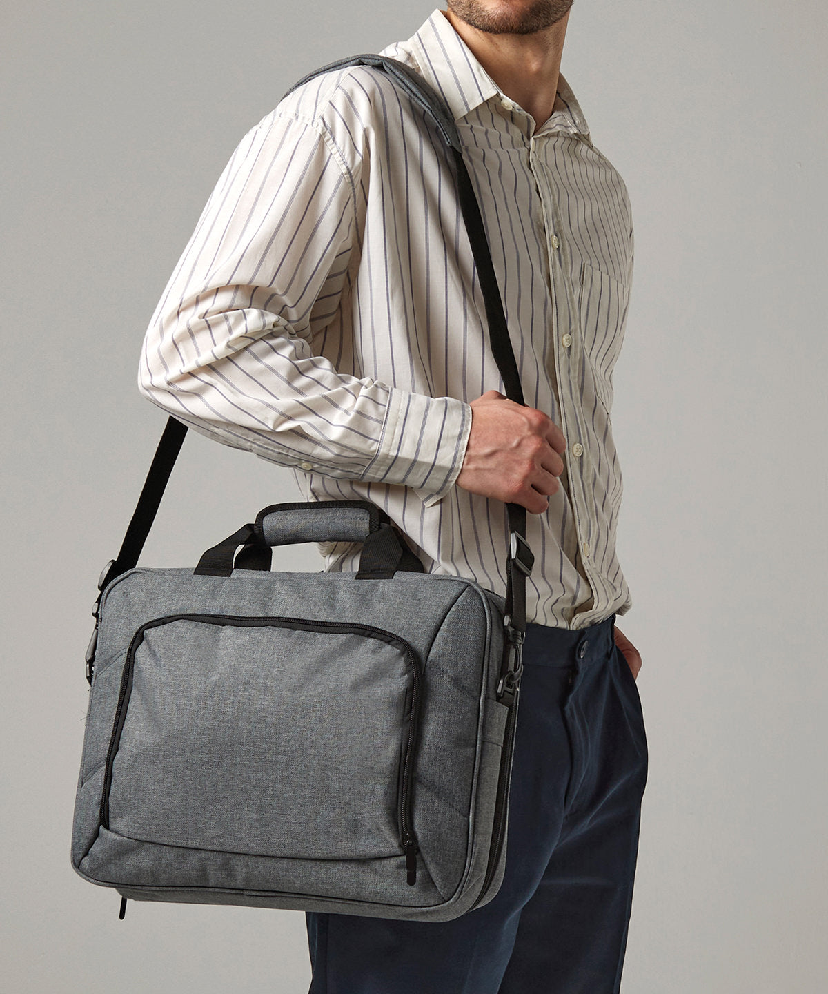 Quadra Executive digital case in Black, lifestyle photo