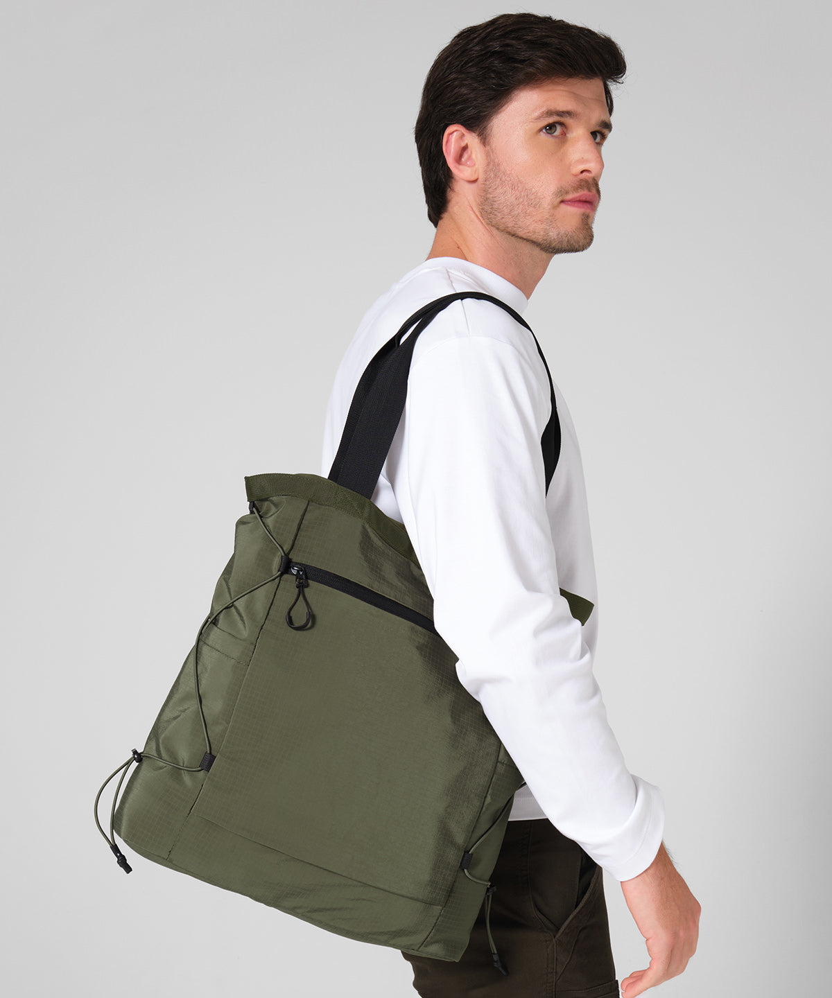 Quadra UrbanShift tote, lifestyle photo