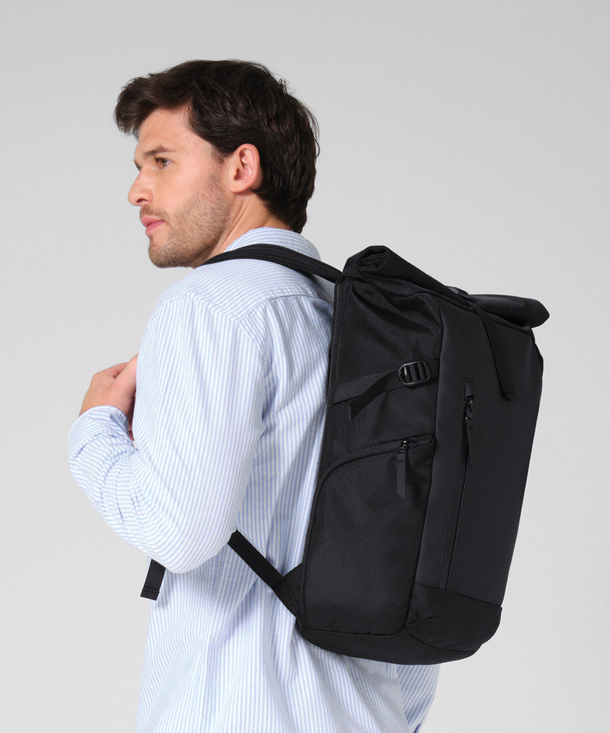 Quadra Zürich roll-top backpack in Black, lifestyle photo
