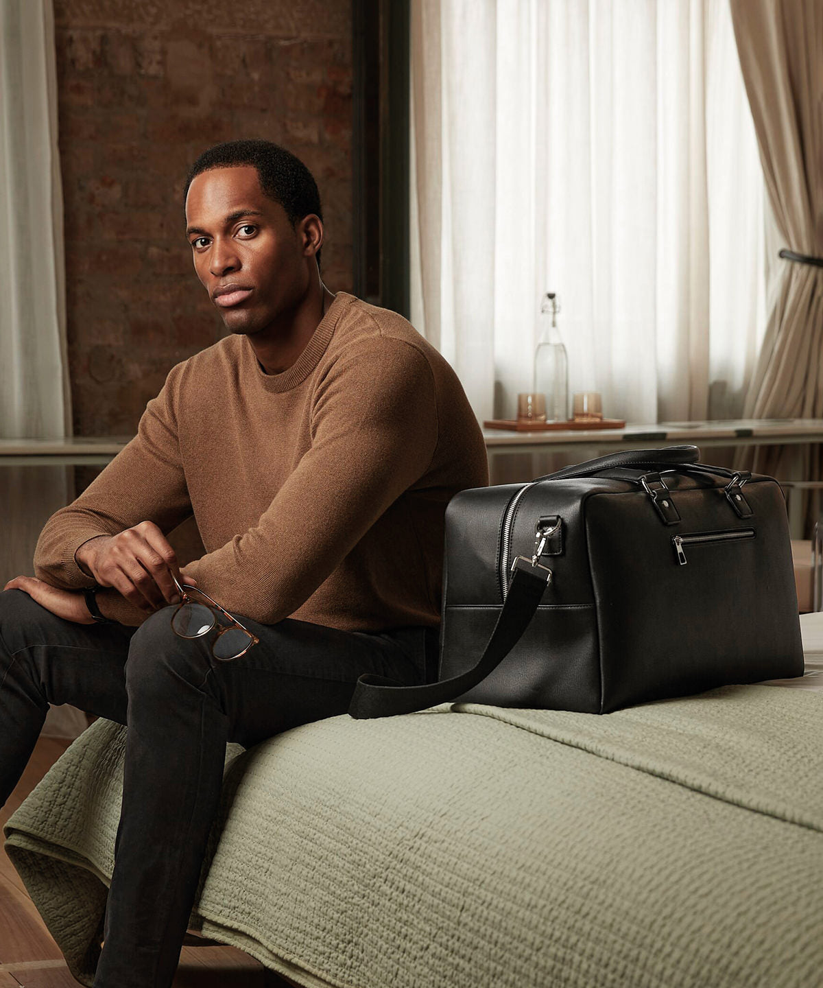Quadra Tailored luxe PU wash bag in Black, lifestyle photo