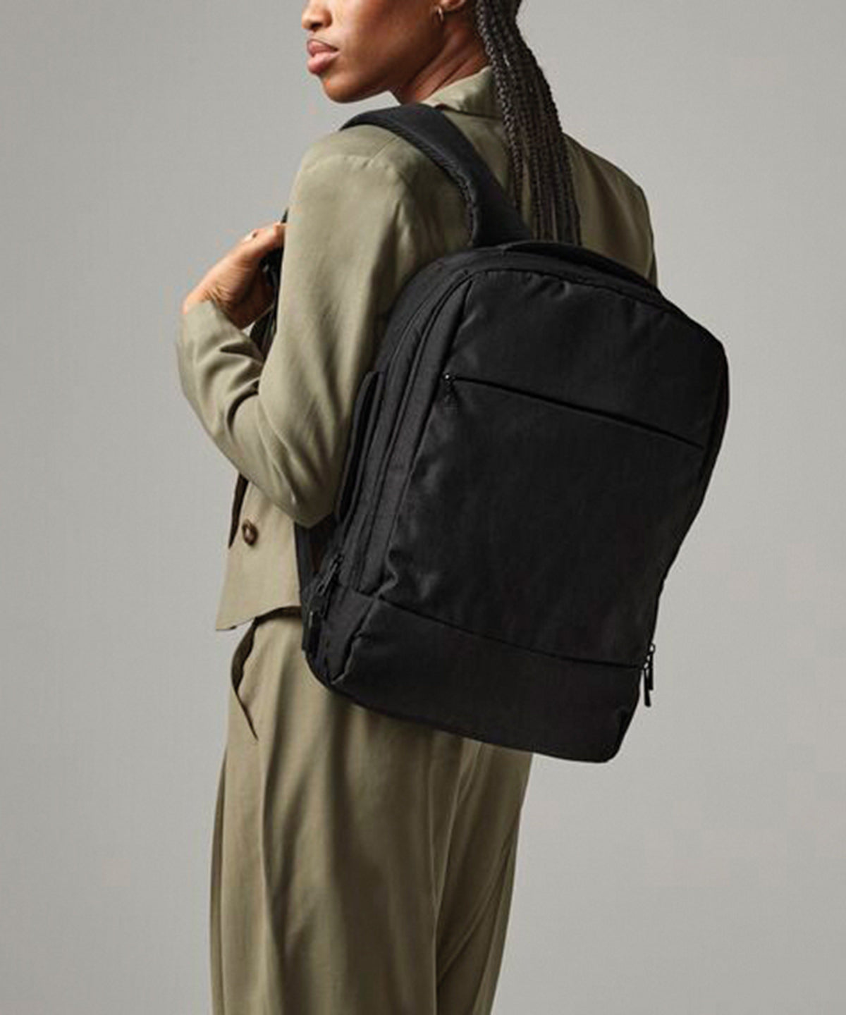 Quadra Q-Tech charge convertible backpack, lifestyle photo