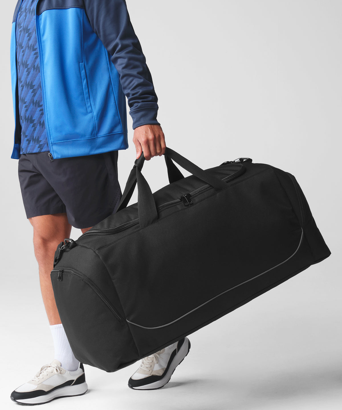 Quadra Teamwear XL holdall, lifestyle photo