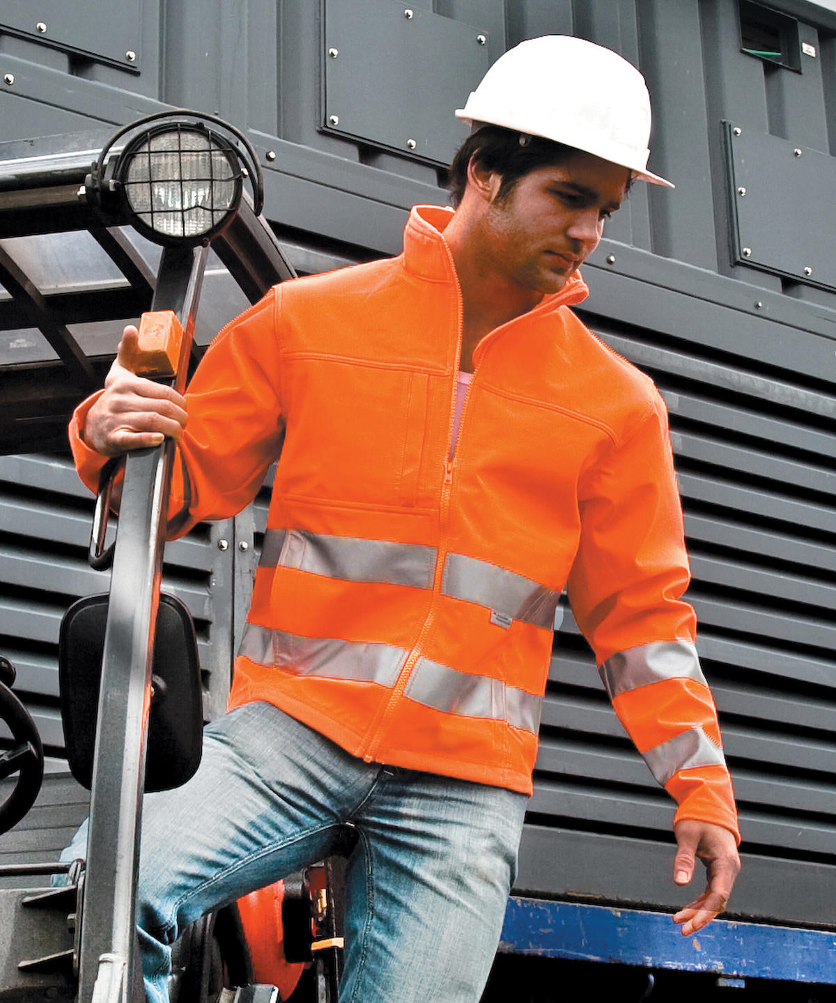 Result Safeguard High-viz softshell jacket, lifestyle photo