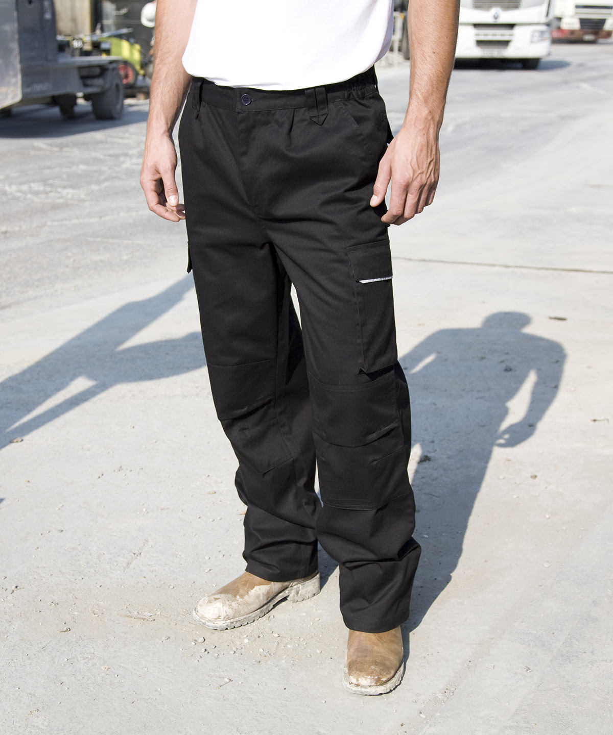 Result Workguard Work-Guard action trousers, lifestyle photo
