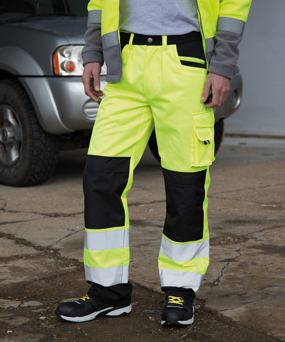 Result Safeguard Safety cargo trousers, lifestyle photo