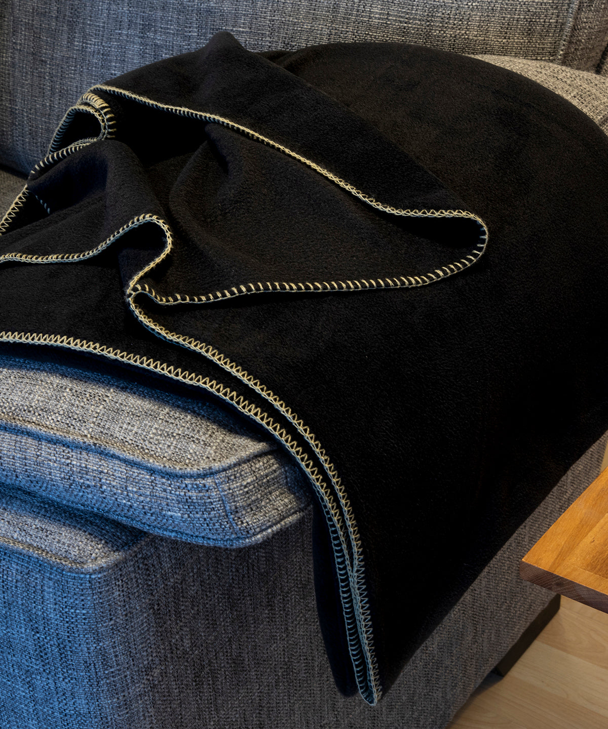 Result Winter Essentials Polartherm blanket, lifestyle photo