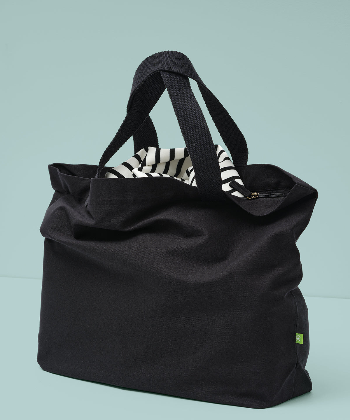Nutshell Elba organic canvas premium zip tote, lifestyle photo
