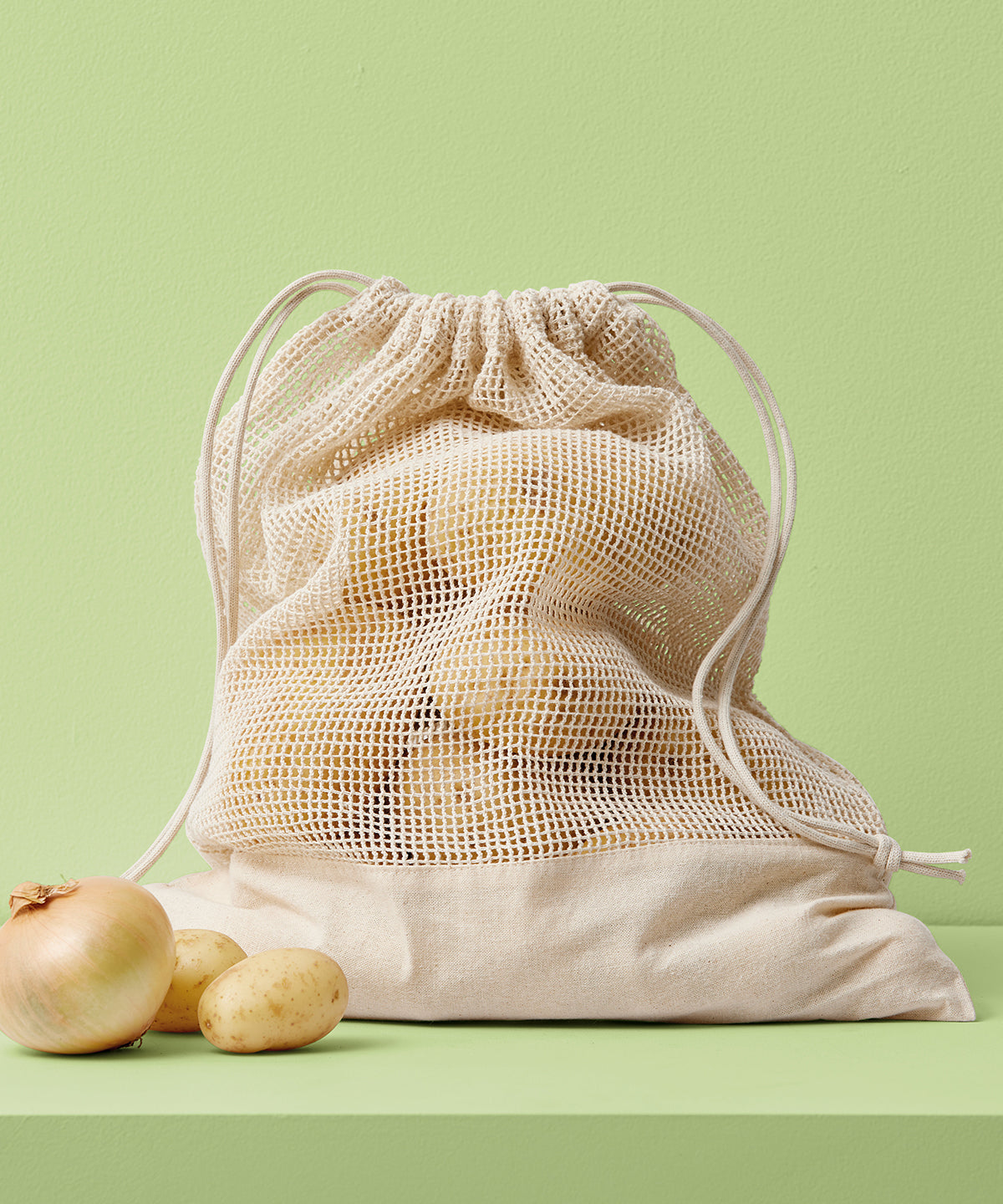 Nutshell Cotton mesh bag in Natural, lifestyle photo