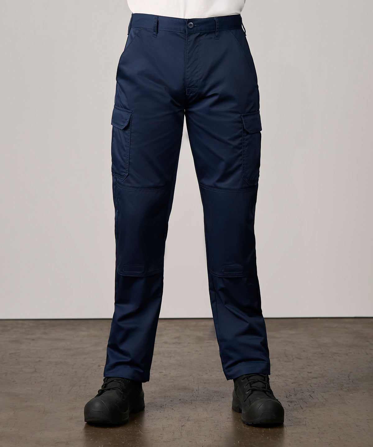 ProRTX Pro workwear cargo trousers, lifestyle photo