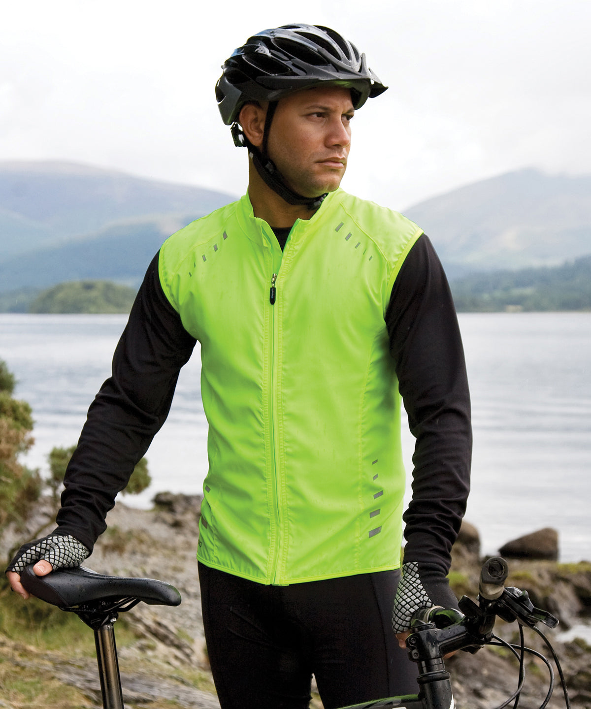 Spiro Bikewear crosslite gilet in Neon Lime, lifestyle photo