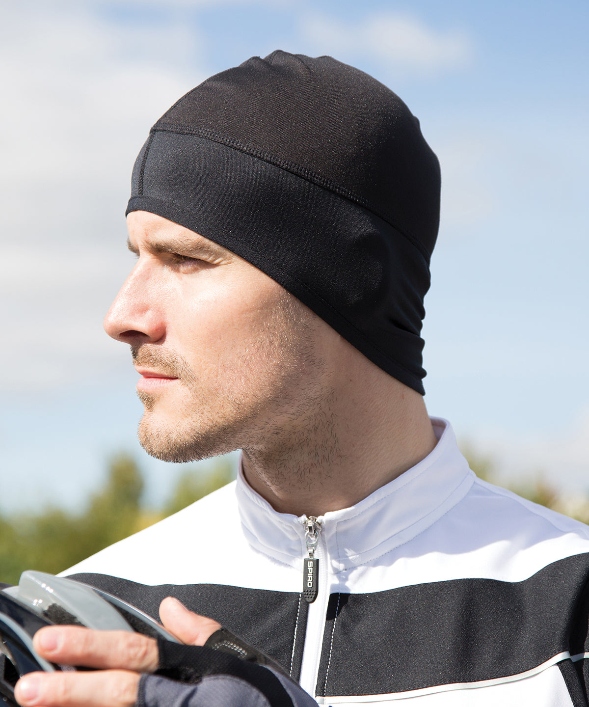 Spiro Bikewear winter hat in Black, lifestyle photo