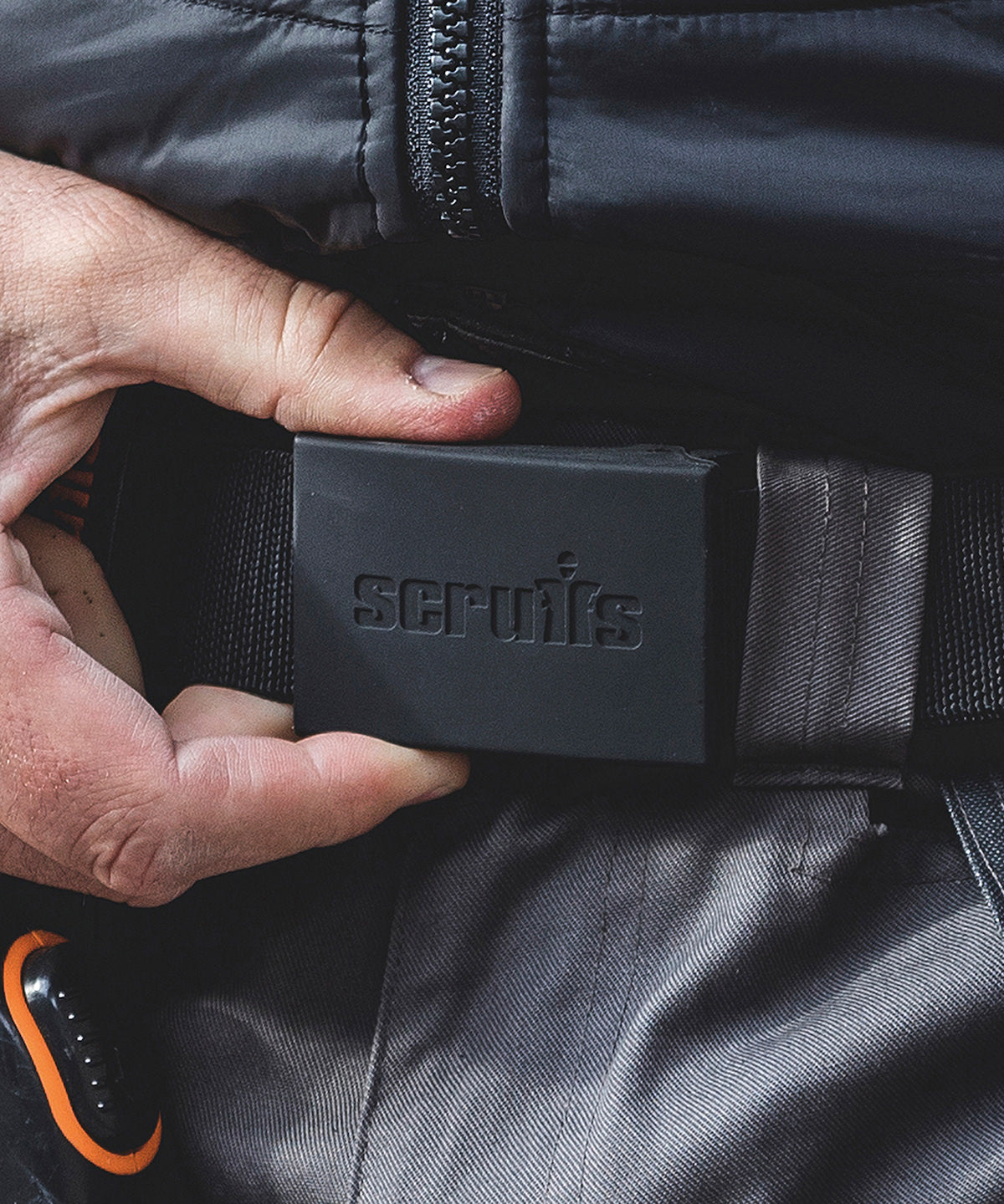 Scruffs Trade stretch belt in Black, lifestyle photo