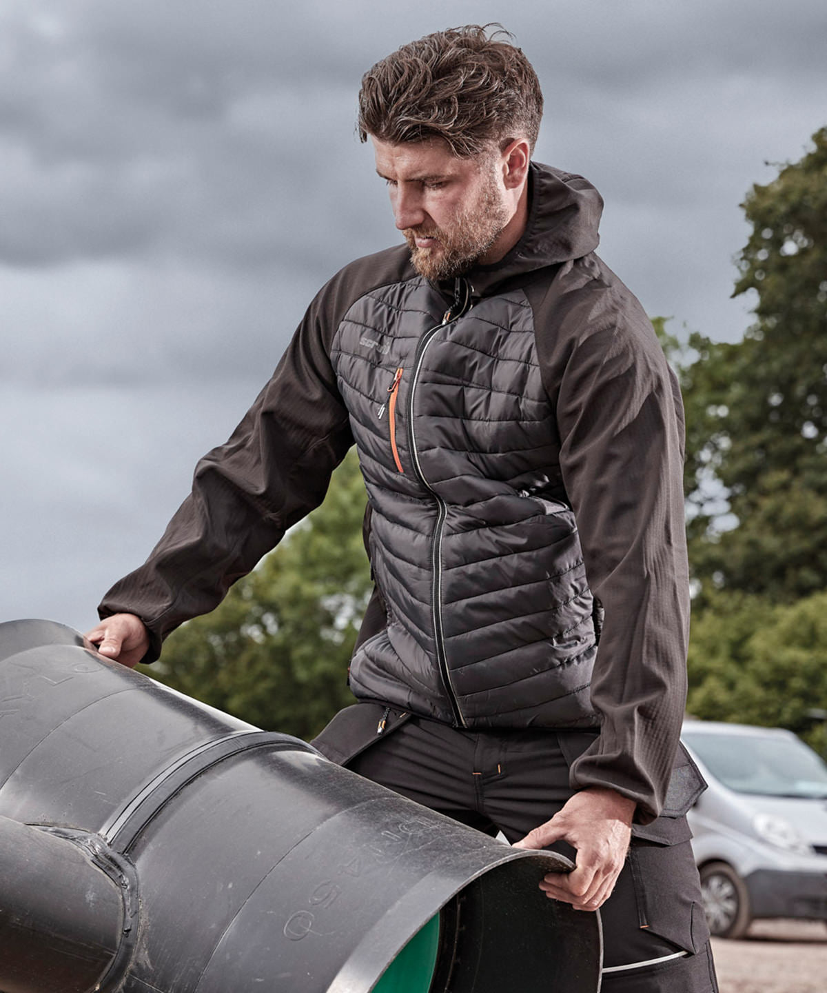 Scruffs Trade thermo jacket in Black, lifestyle photo