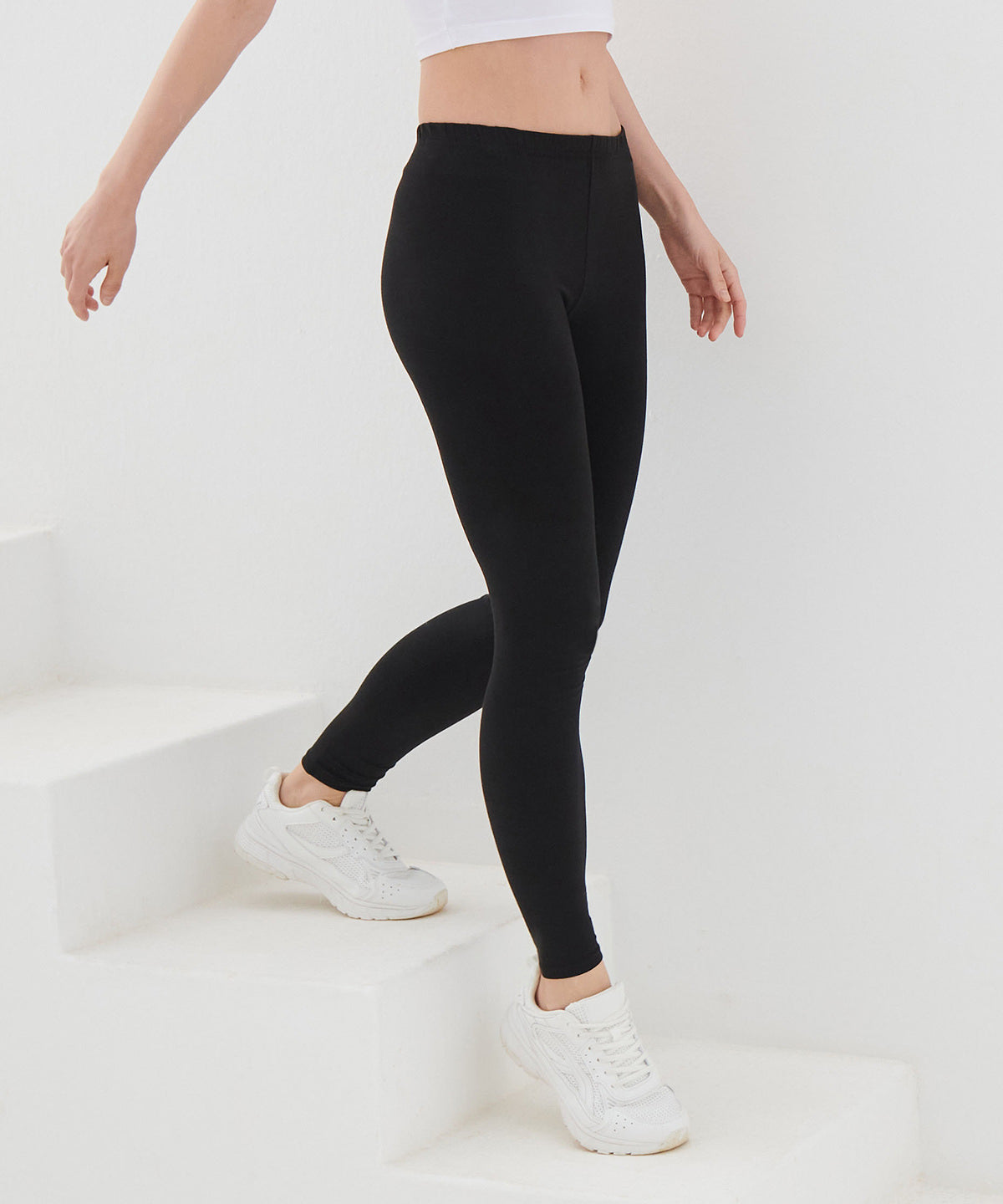 SF Women's leggings in Black, lifestyle photo