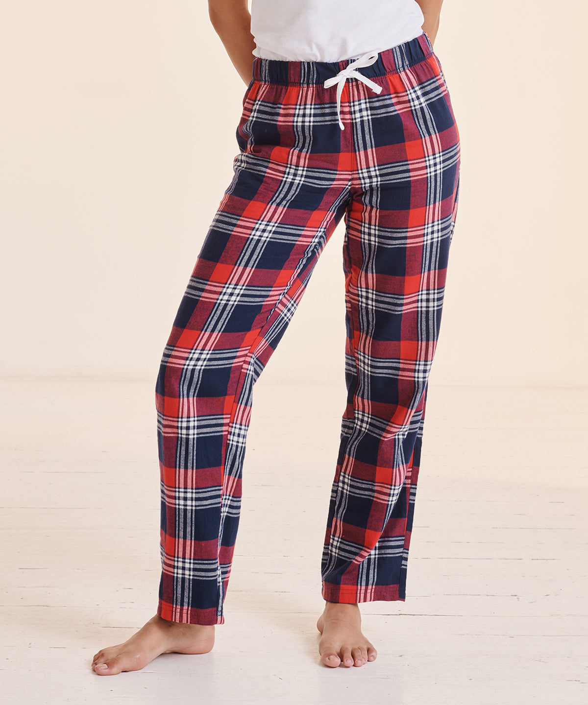 SF Women's tartan lounge pants, lifestyle photo
