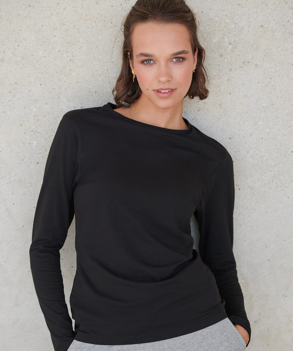 SF Women's feel good long sleeved stretch t-shirt, lifestyle photo