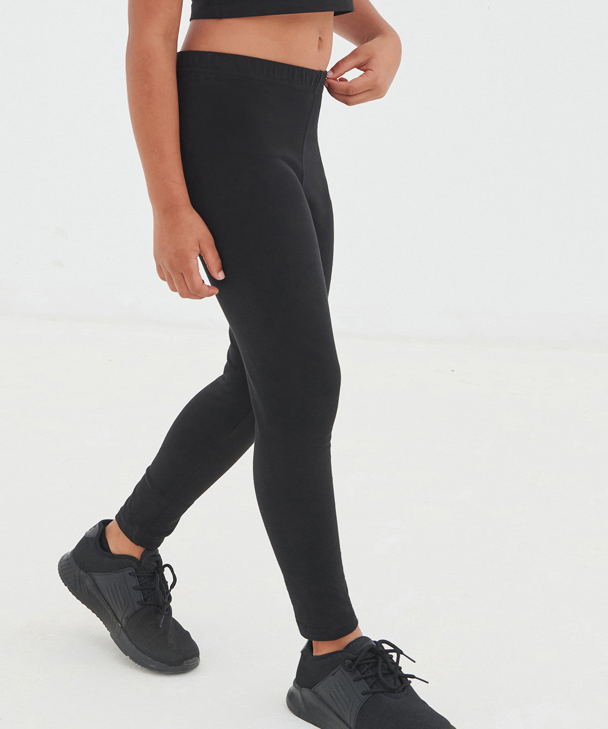 SF Kids leggings in Black, lifestyle photo