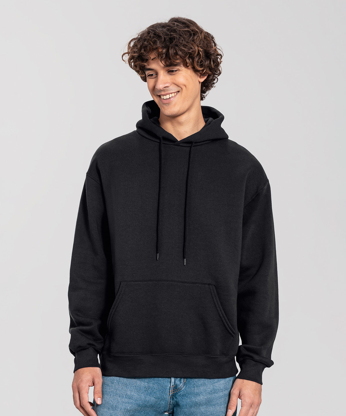 Fruit of the Loom Iconic premium hooded sweat, lifestyle photo