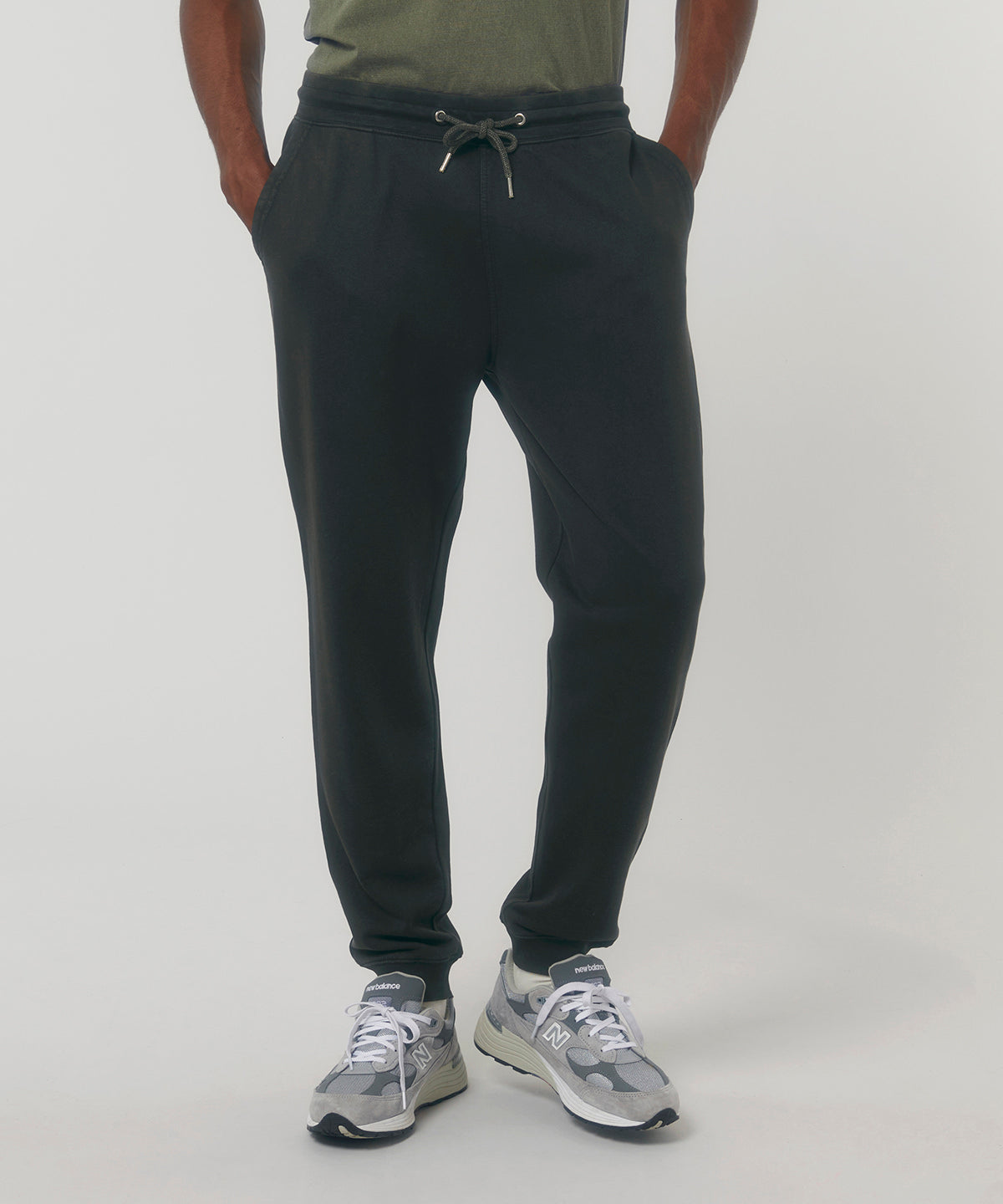 Stanley/Stella Mover Vintage, The unisex garment dyed jogger pants, lifestyle photo